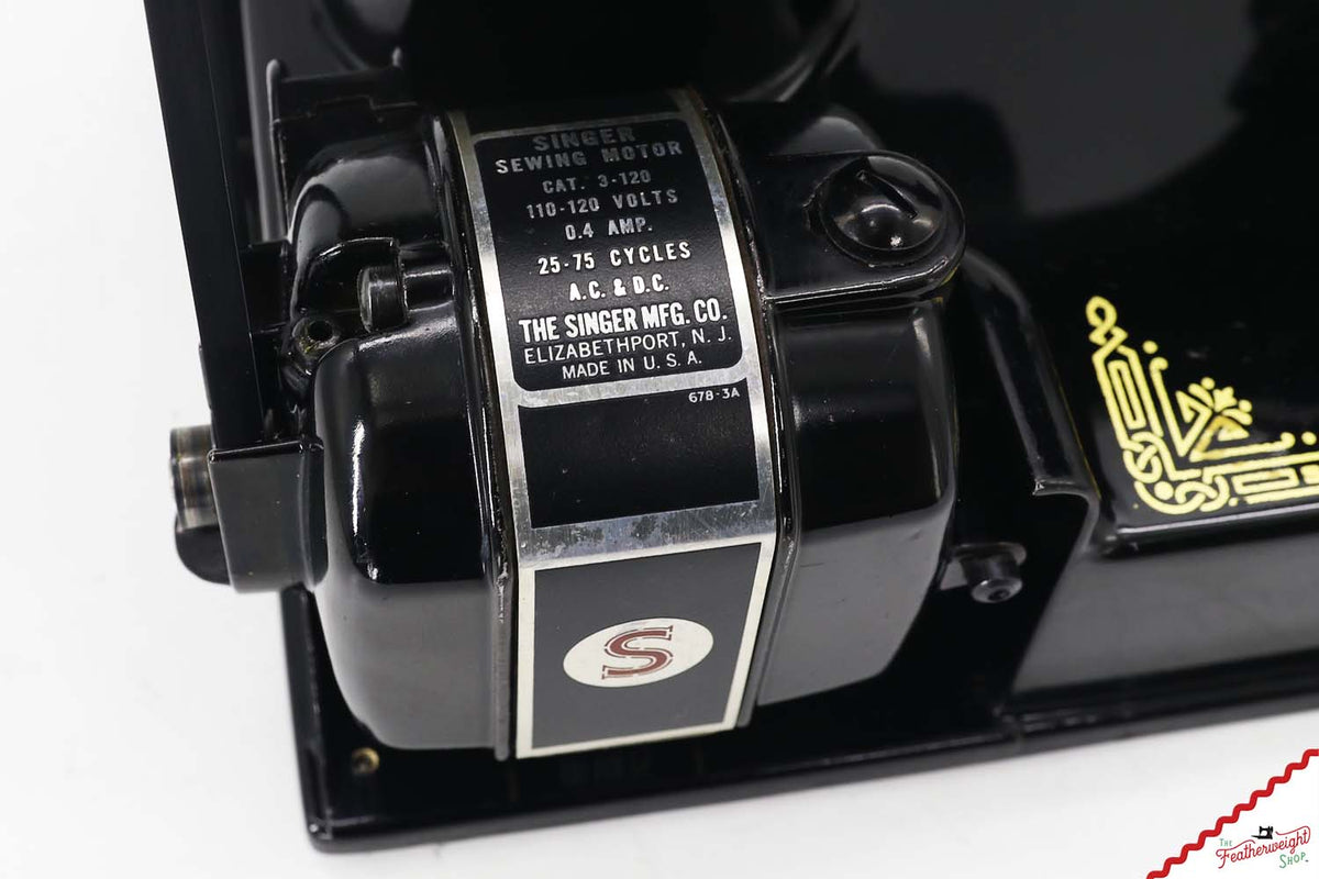 Singer Featherweight 221 Sewing Machine, AK997*** - 1952