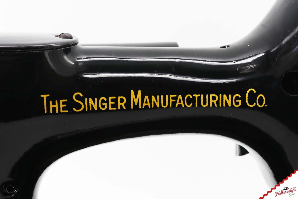 Singer Featherweight 221 Sewing Machine, AH131*** - 1947