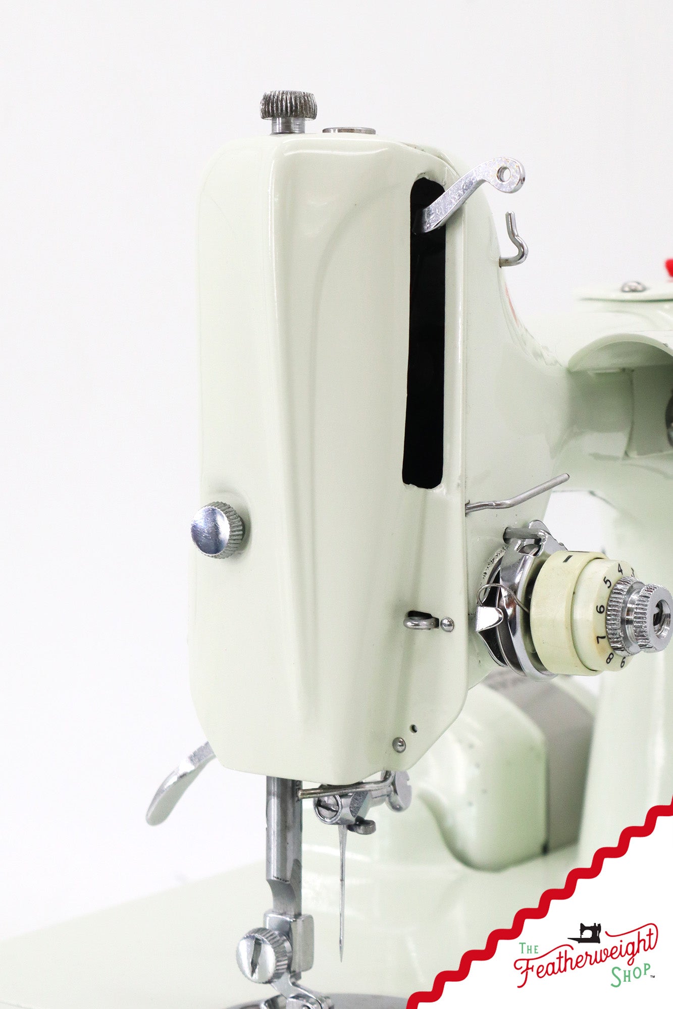 Singer Featherweight 221K Sewing Machine, WHITE - EV995***