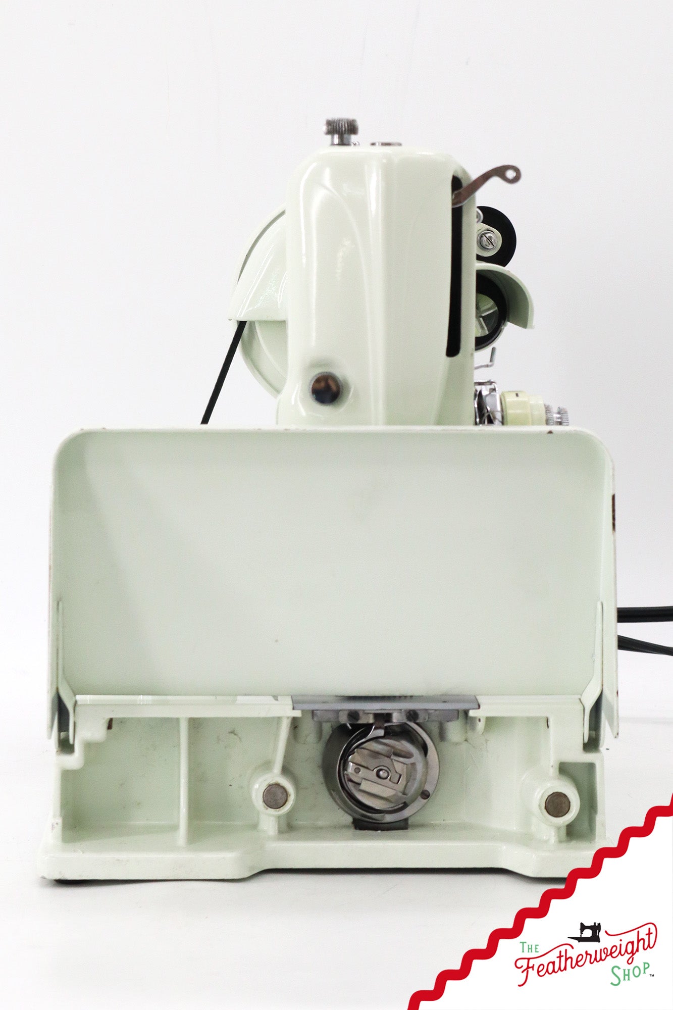 Singer Featherweight 221K Sewing Machine, WHITE - EV995***