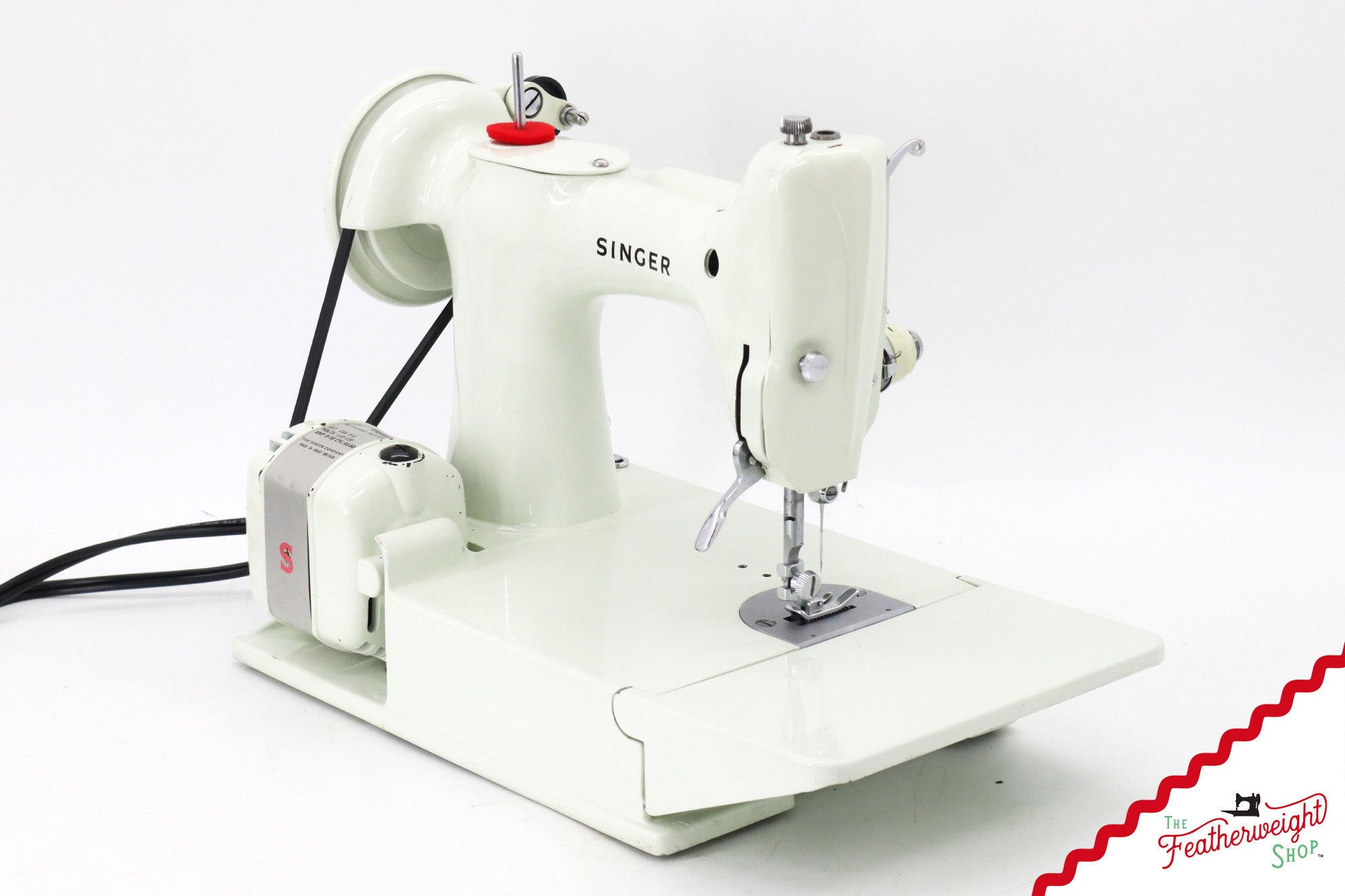 Singer Featherweight 221K Sewing Machine, WHITE - EV995***