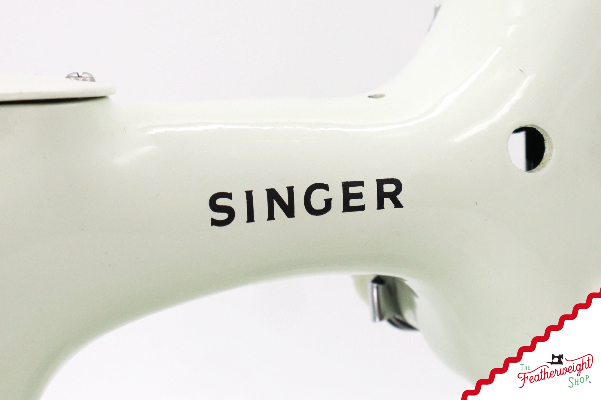 Singer Featherweight 221K Sewing Machine, WHITE - EV995***