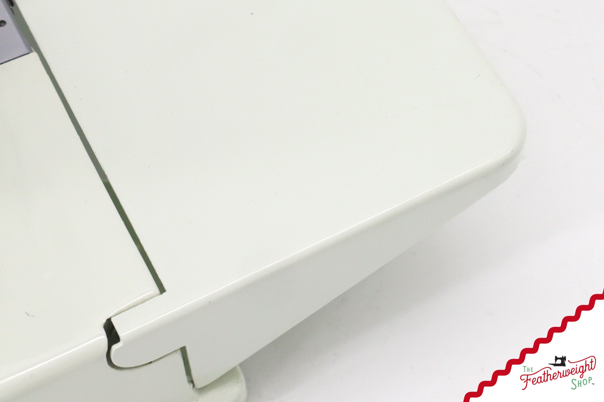 Singer Featherweight 221K Sewing Machine, WHITE - EV995***