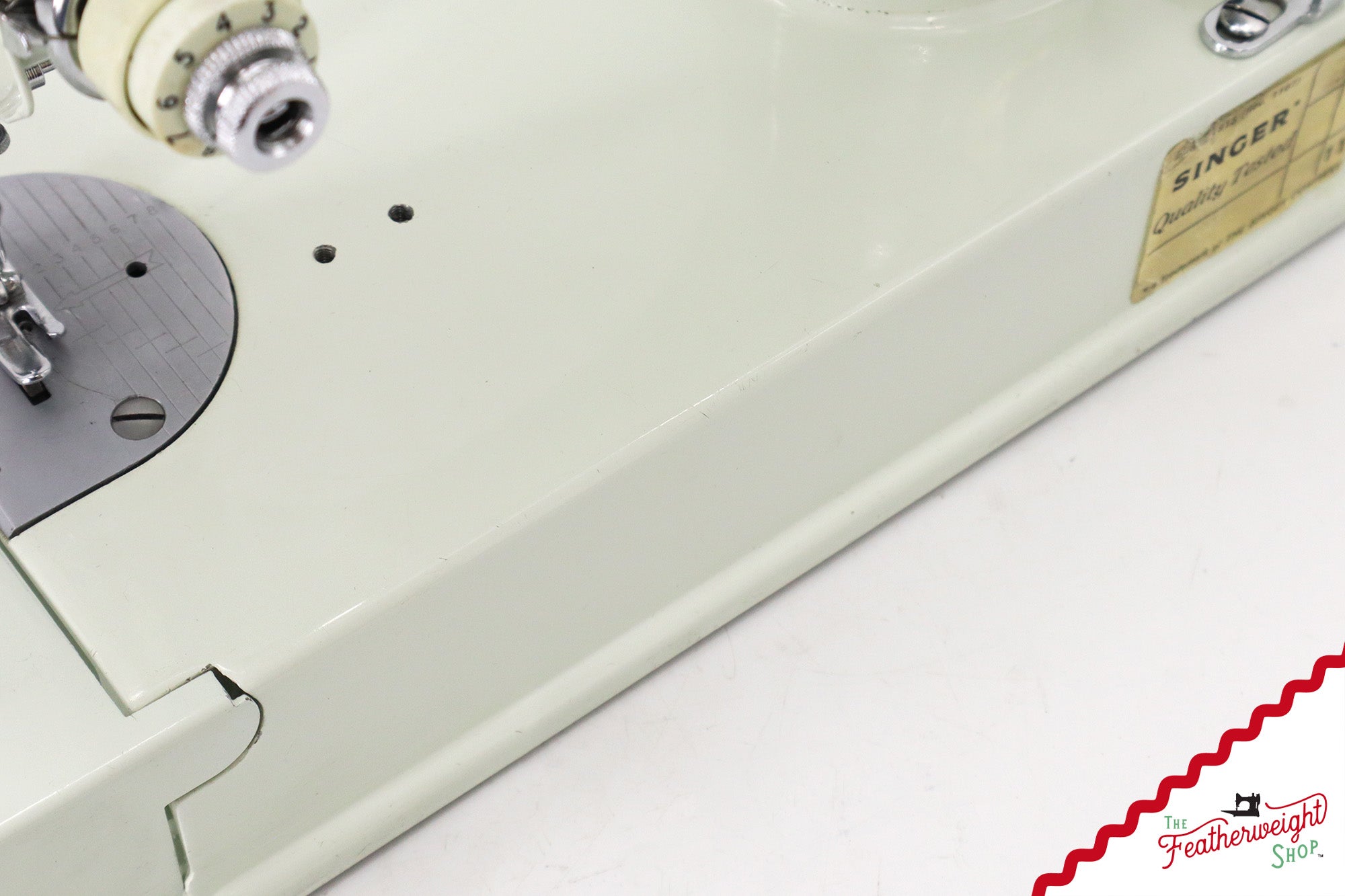 Singer Featherweight 221K Sewing Machine, WHITE - EV995***