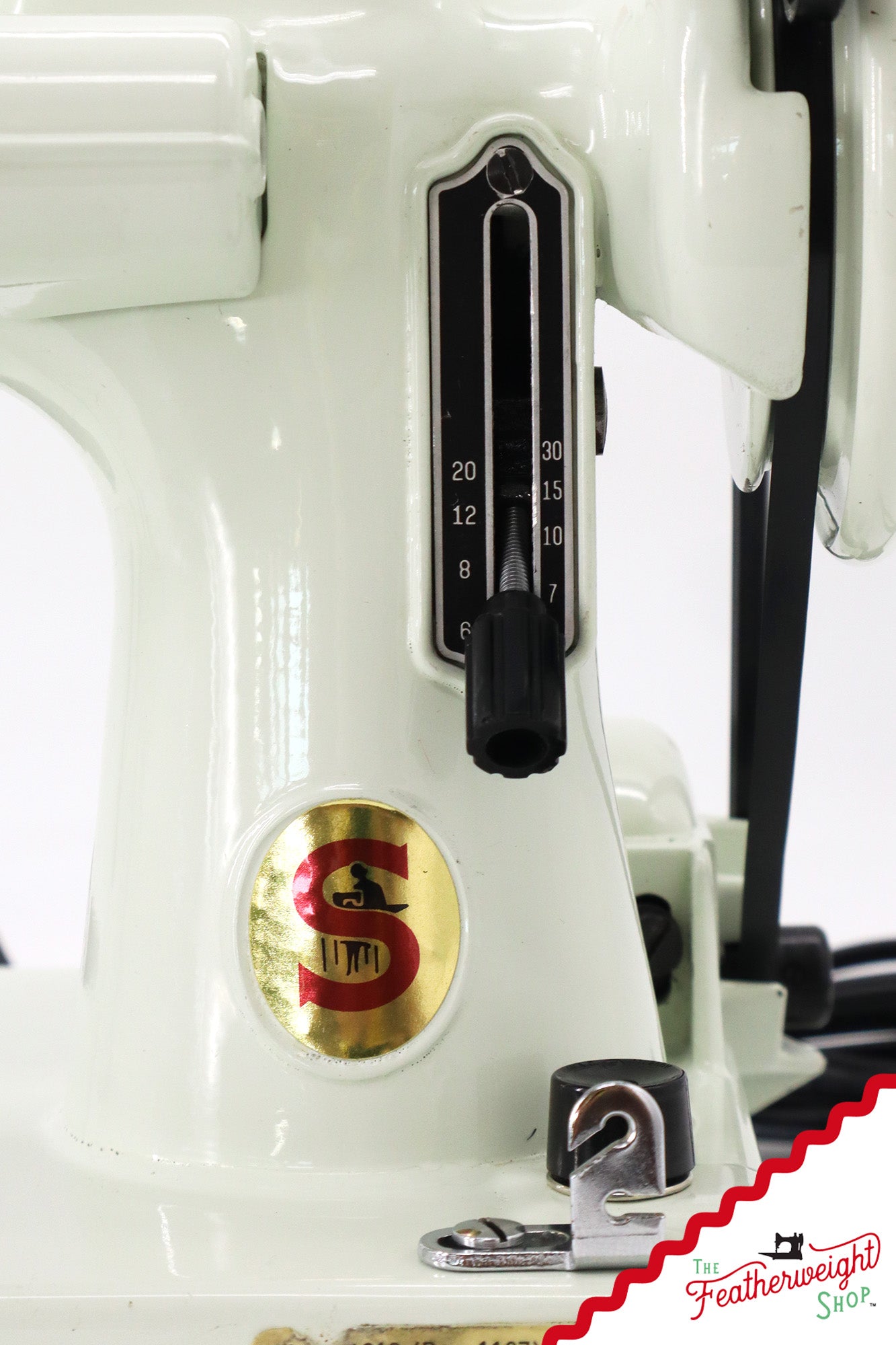 Singer Featherweight 221K Sewing Machine, WHITE - EV995***