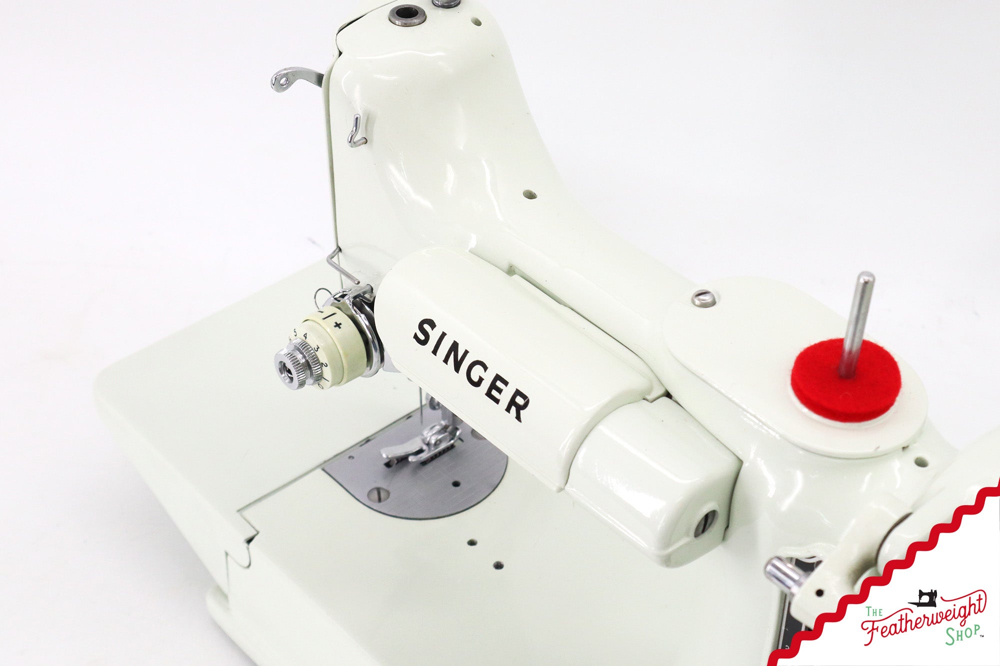 Singer Featherweight 221K Sewing Machine, WHITE - EV995***
