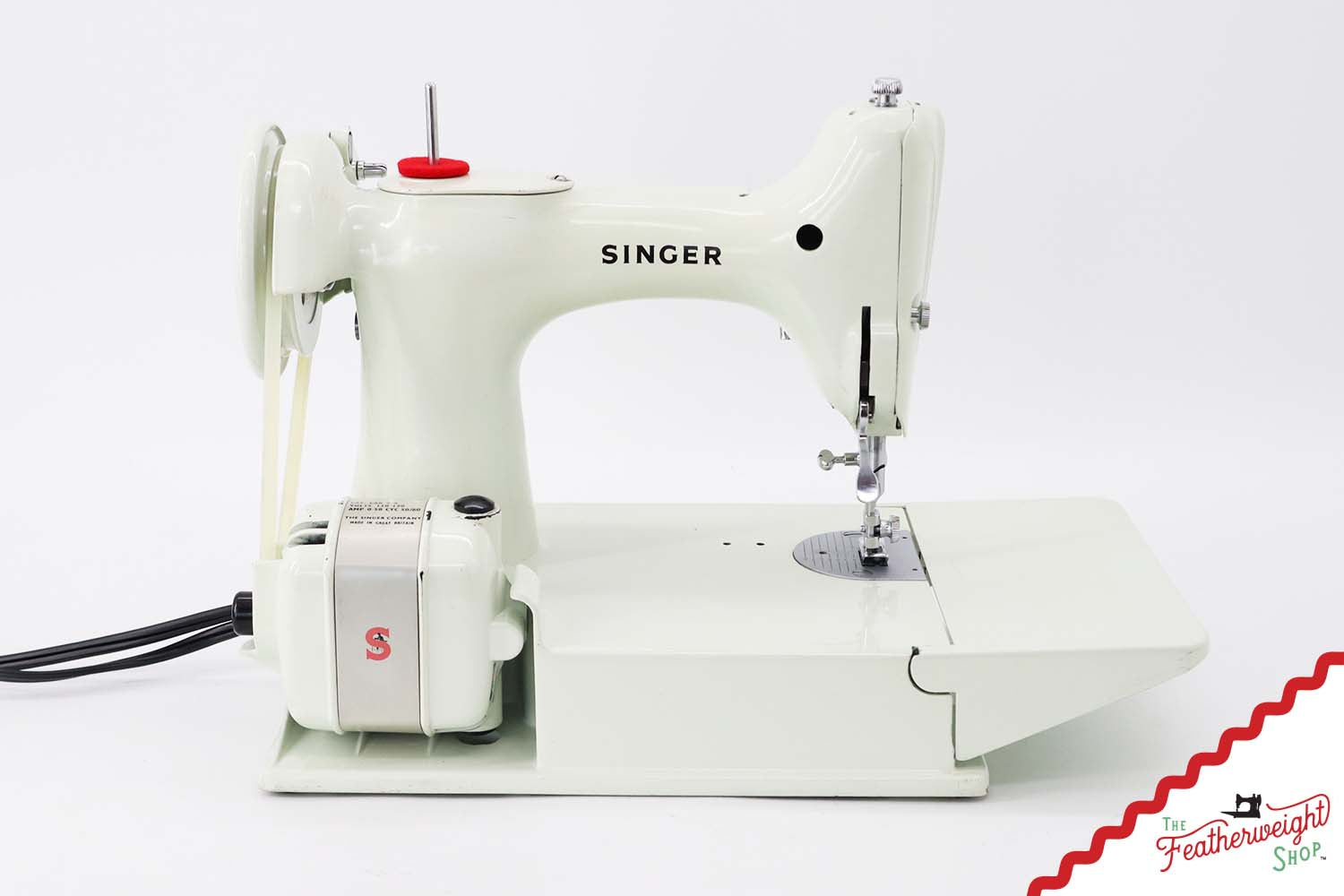Singer Featherweight 221K Sewing Machine, WHITE - FA099***