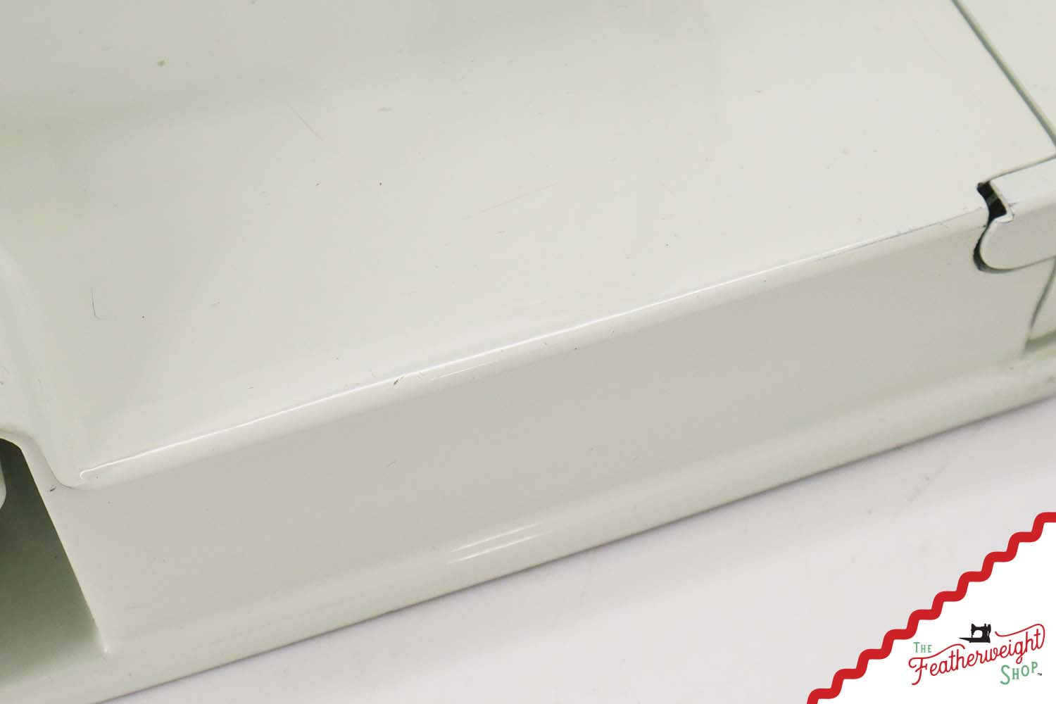 Singer Featherweight 221K Sewing Machine, WHITE - FA099***