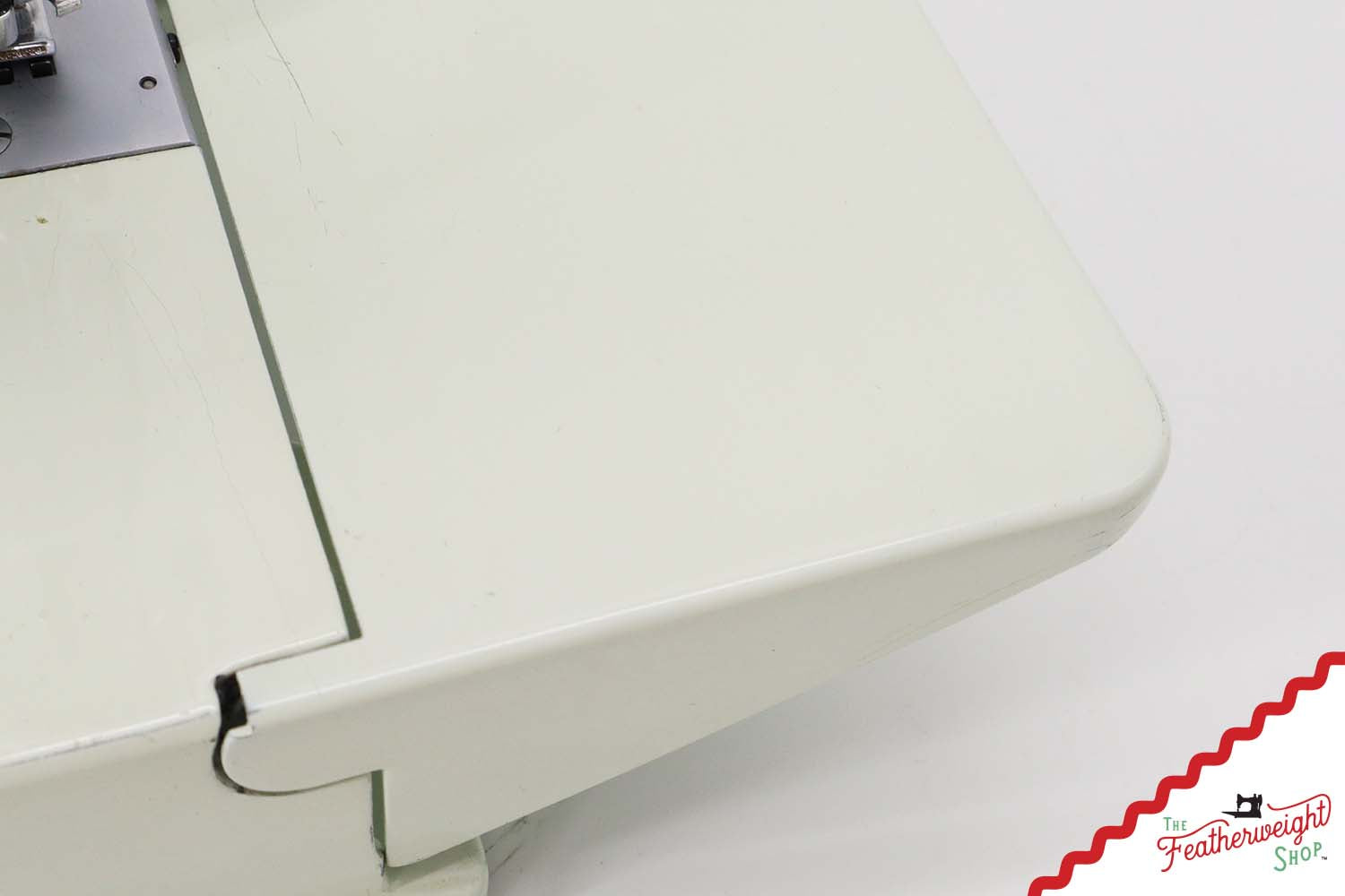 Singer Featherweight 221K Sewing Machine, WHITE - FA099***