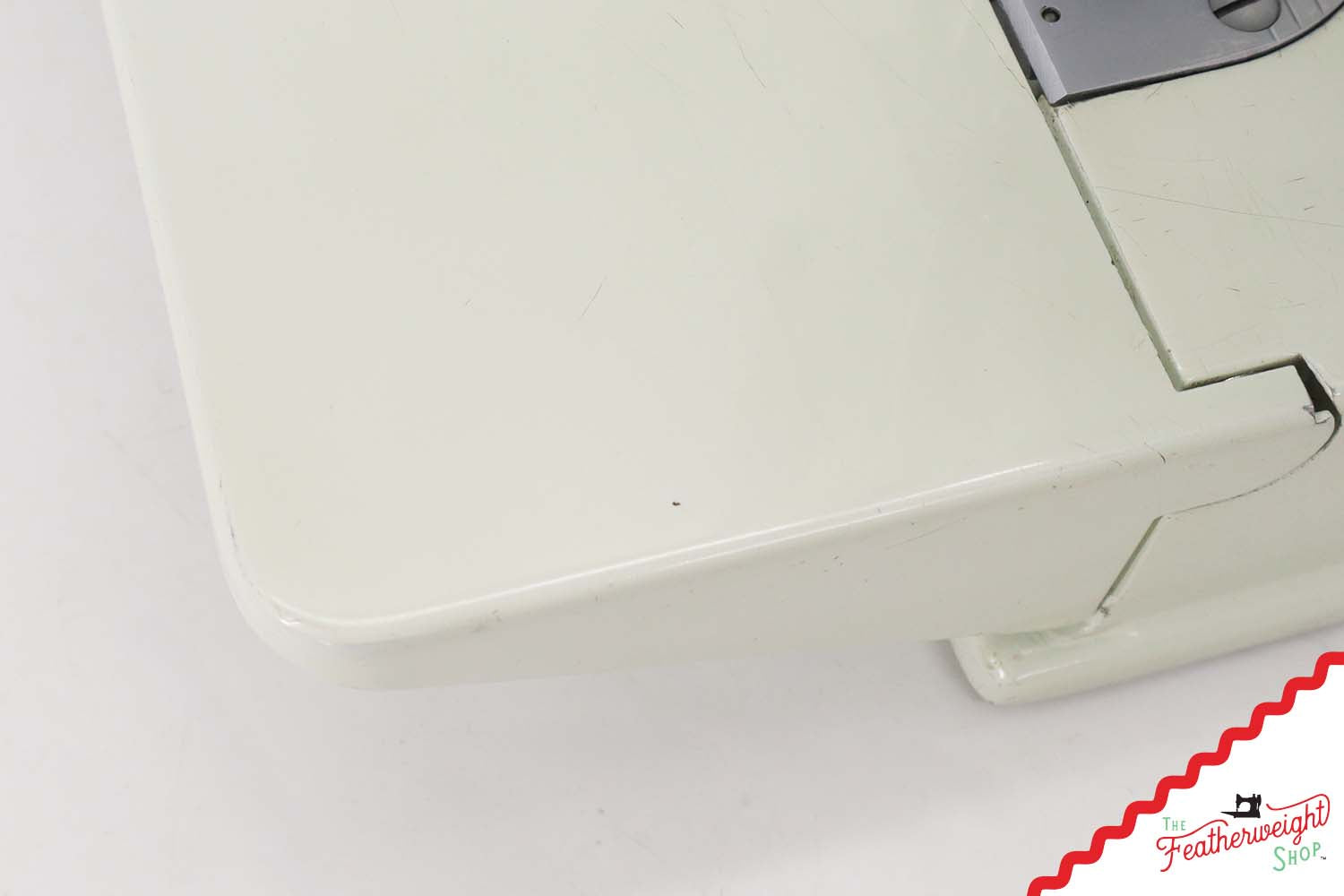 Singer Featherweight 221K Sewing Machine, WHITE - FA099***