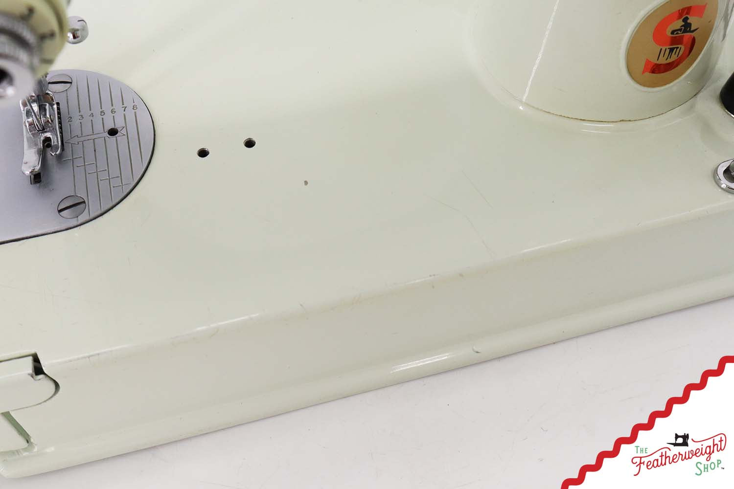 Singer Featherweight 221K Sewing Machine, WHITE - FA099***