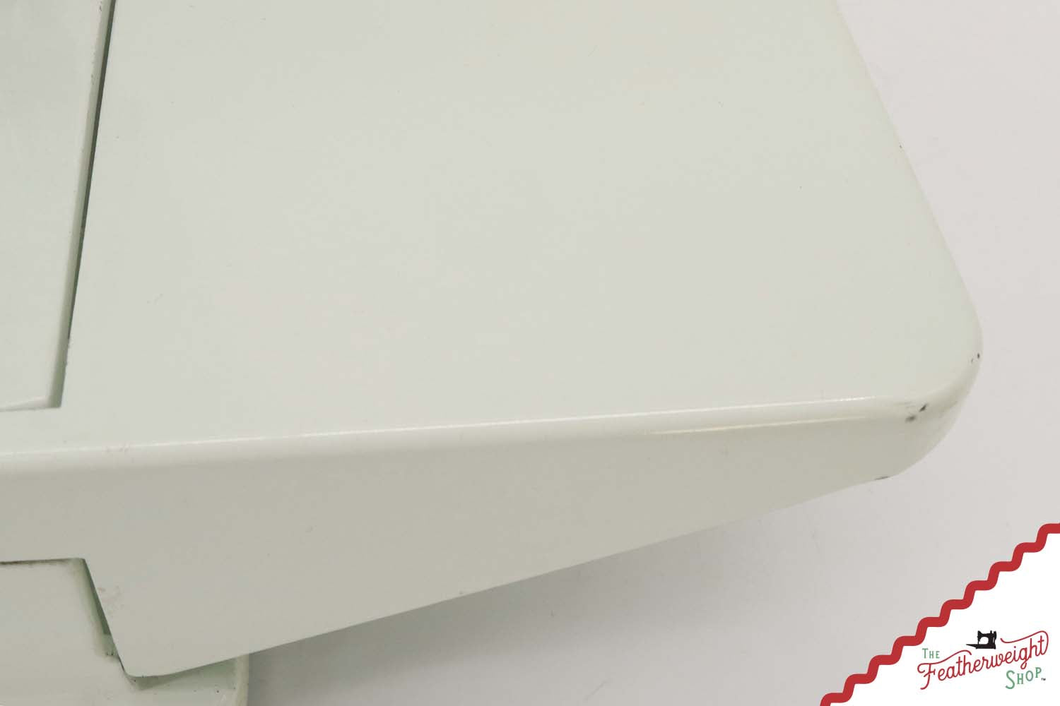 Singer Featherweight 221K Sewing Machine, WHITE - EV9036**
