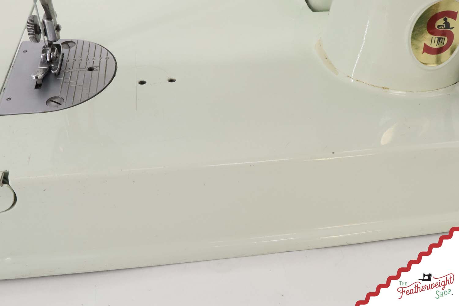 Singer Featherweight 221K Sewing Machine, WHITE - EV9036**