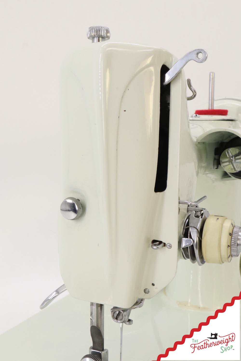 Singer Featherweight 221K Sewing Machine, WHITE - EV9036**