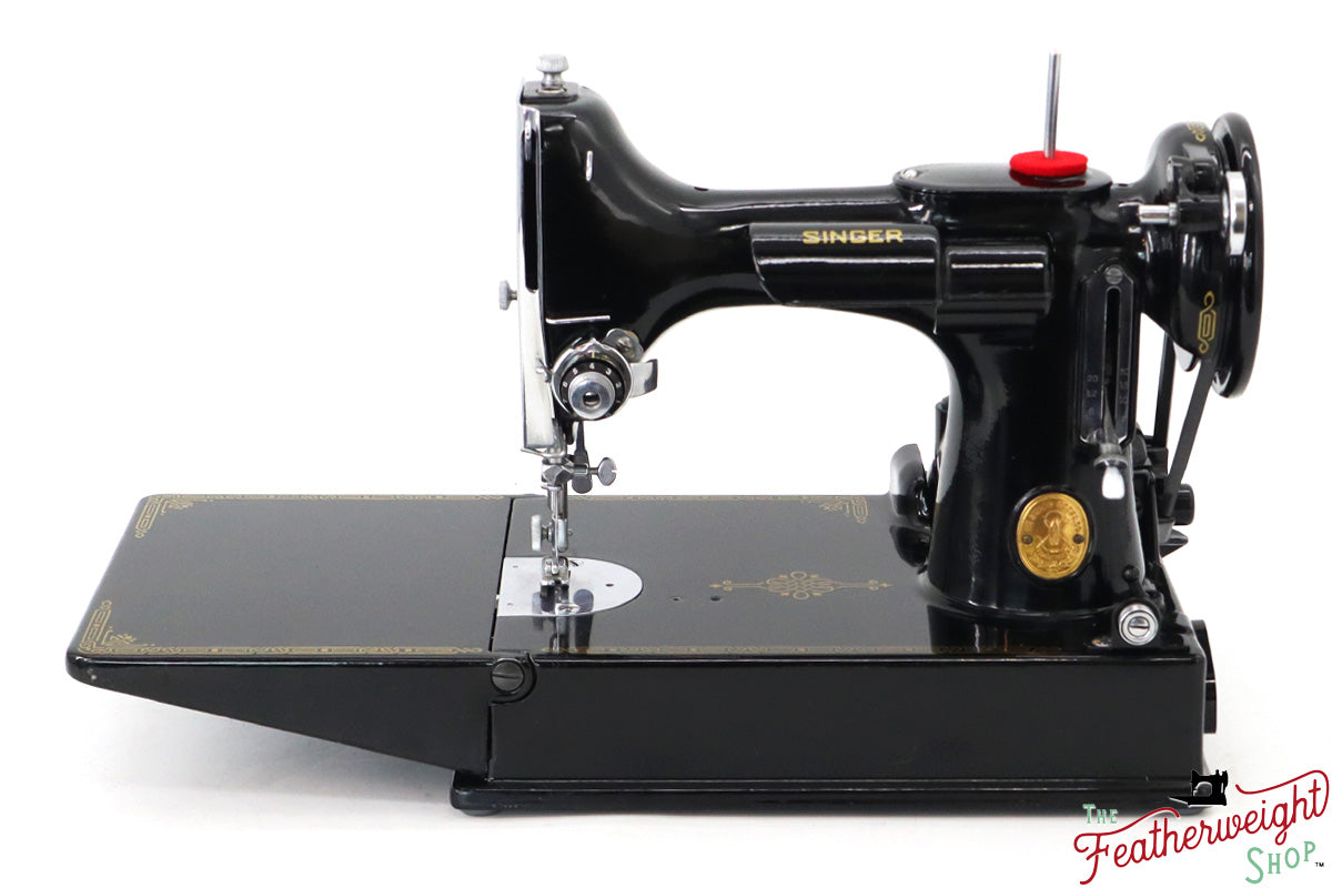 Singer Featherweight 221K Sewing Machine, 1948 - EE4588**