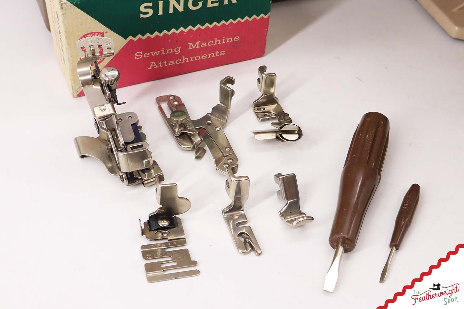 Singer Featherweight 221J Sewing Machine, Tan - JE161***