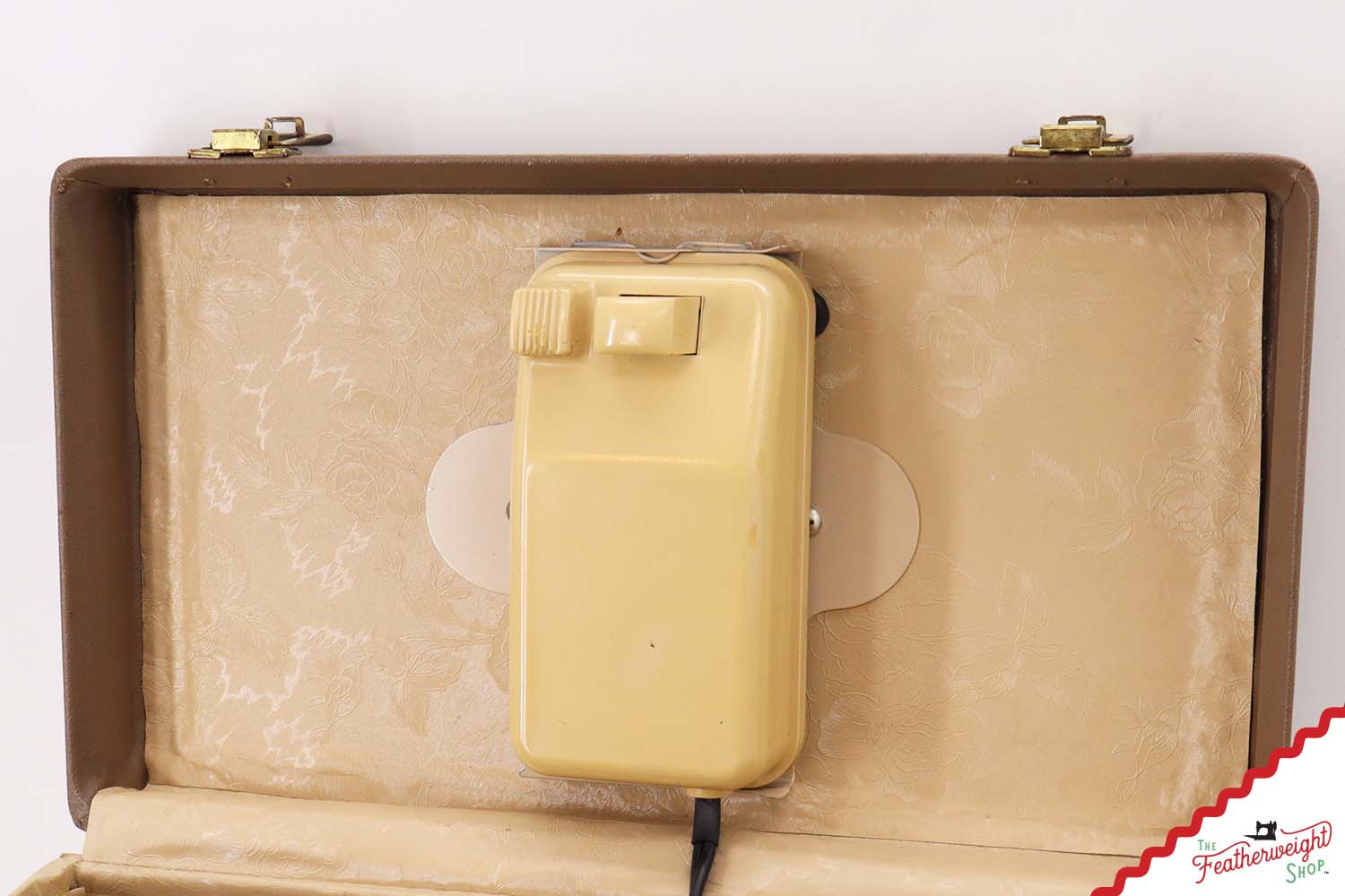 Singer Featherweight 221J Sewing Machine, Tan - JE161***