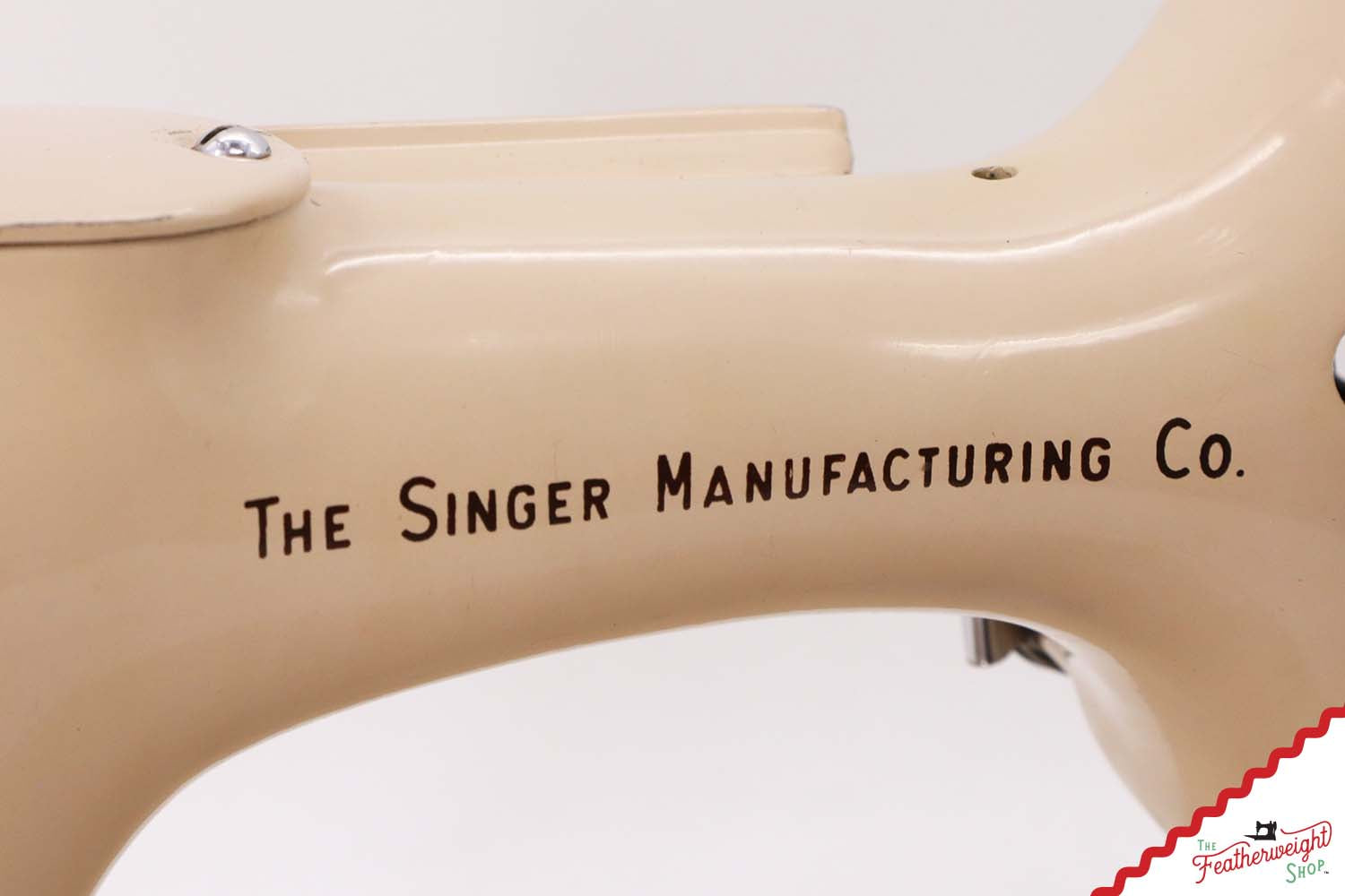 Singer Featherweight 221J Sewing Machine, Tan - JE161***