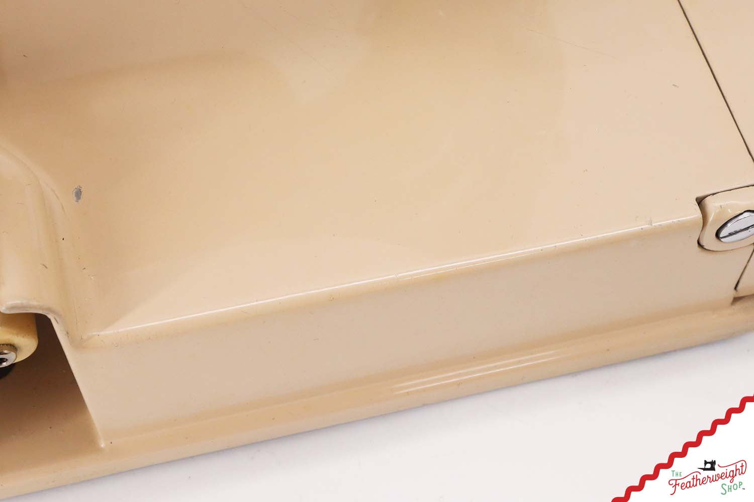 Singer Featherweight 221J Sewing Machine, Tan - JE161***