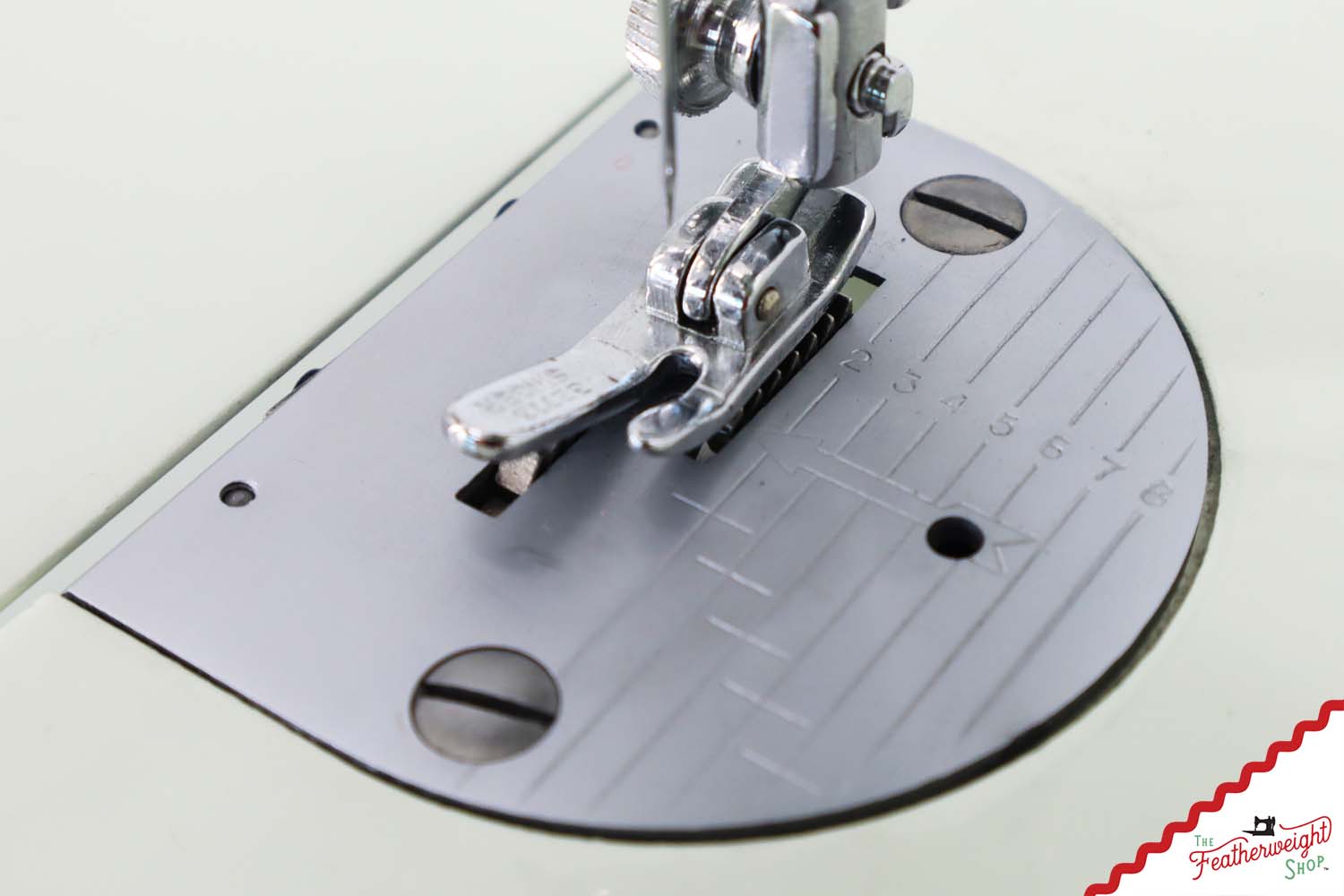 Singer Featherweight 221K Sewing Machine, British WHITE EV98612*