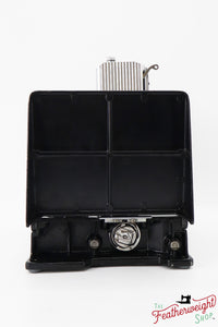 Singer Featherweight 221K Sewing Machine, 1951 - EG442***