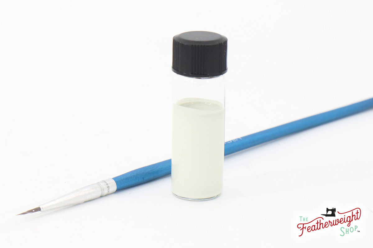 Featherweight Touch Up Paint, WHITE – The Singer