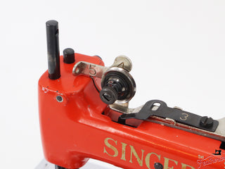 Load image into Gallery viewer, Singer Sewhandy Model 20 - Original Poppy Red - RARE, Feb. 2024 Faire