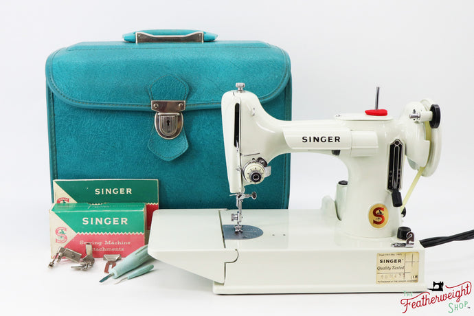 Singer Featherweight 221K Sewing Machine, WHITE FA2261** - RARE Case!