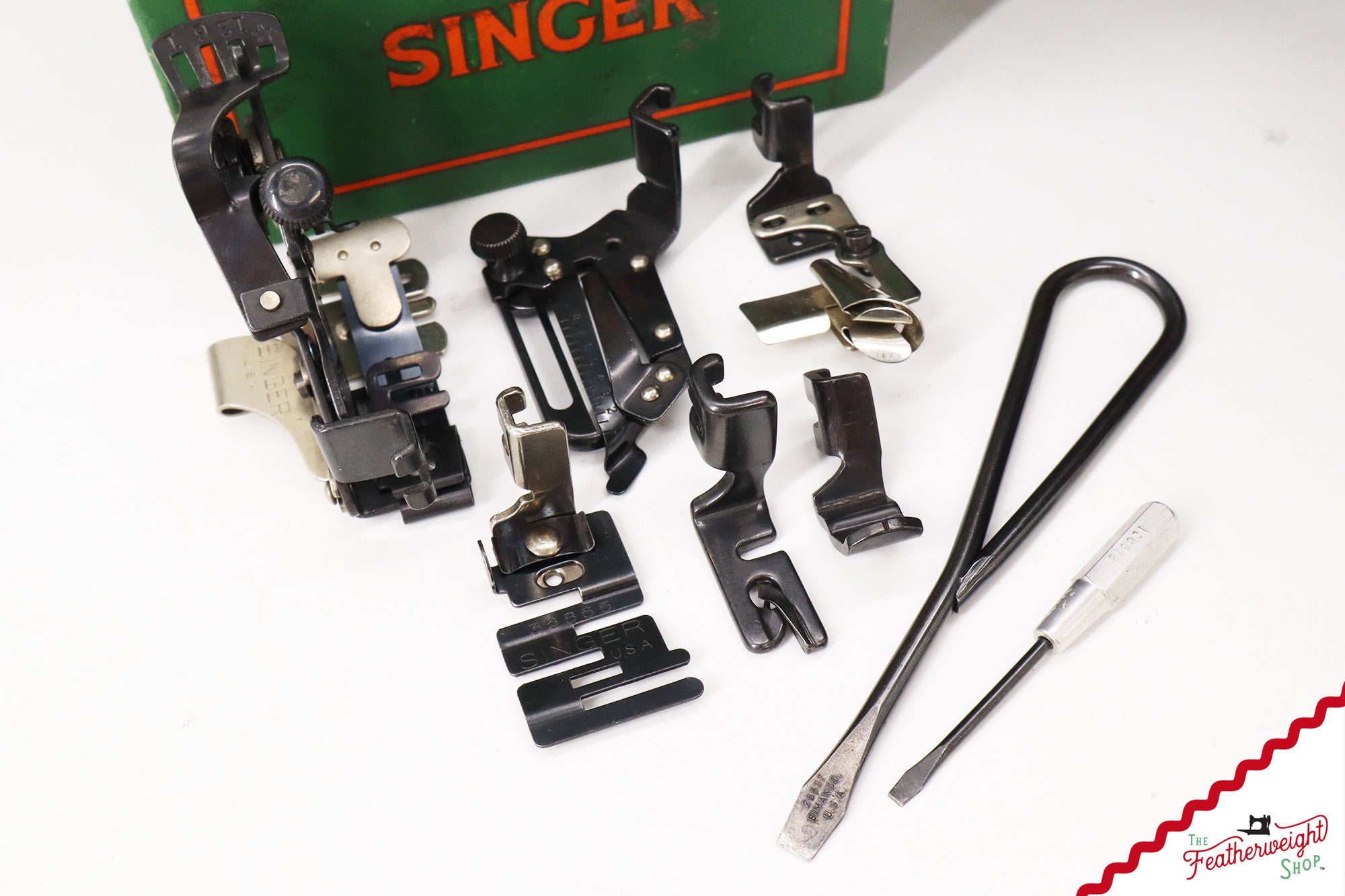 Singer Featherweight 221, AG0119**, Blackside - RARE