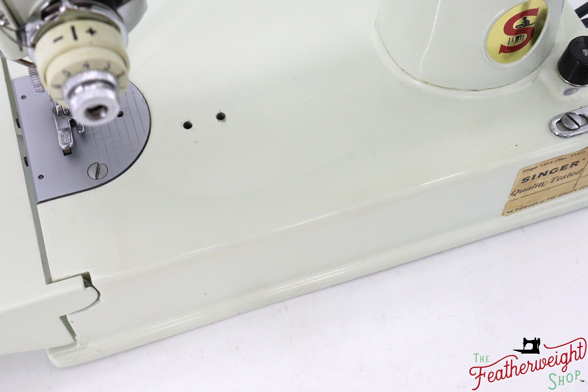 Singer Featherweight 221 Sewing Machine, WHITE - FA201***