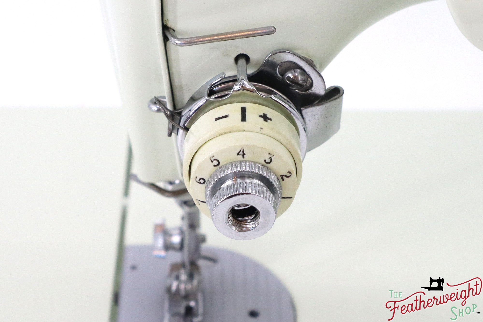 Singer Featherweight 221 Sewing Machine, WHITE - FA201***