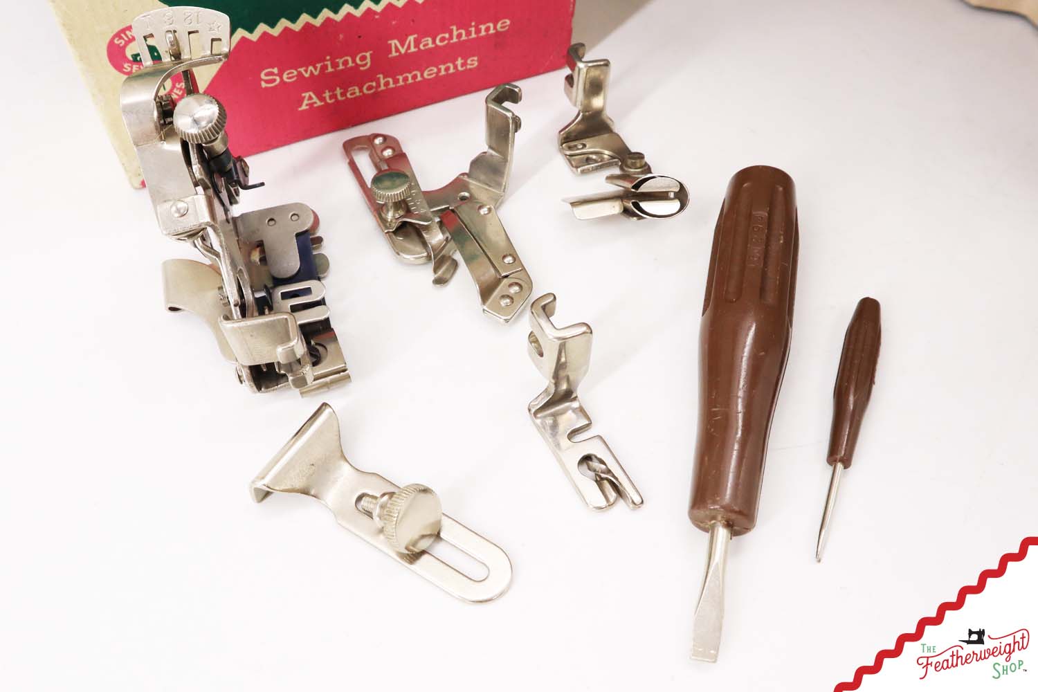 Singer Featherweight 221J Sewing Machine, Tan - JE161***