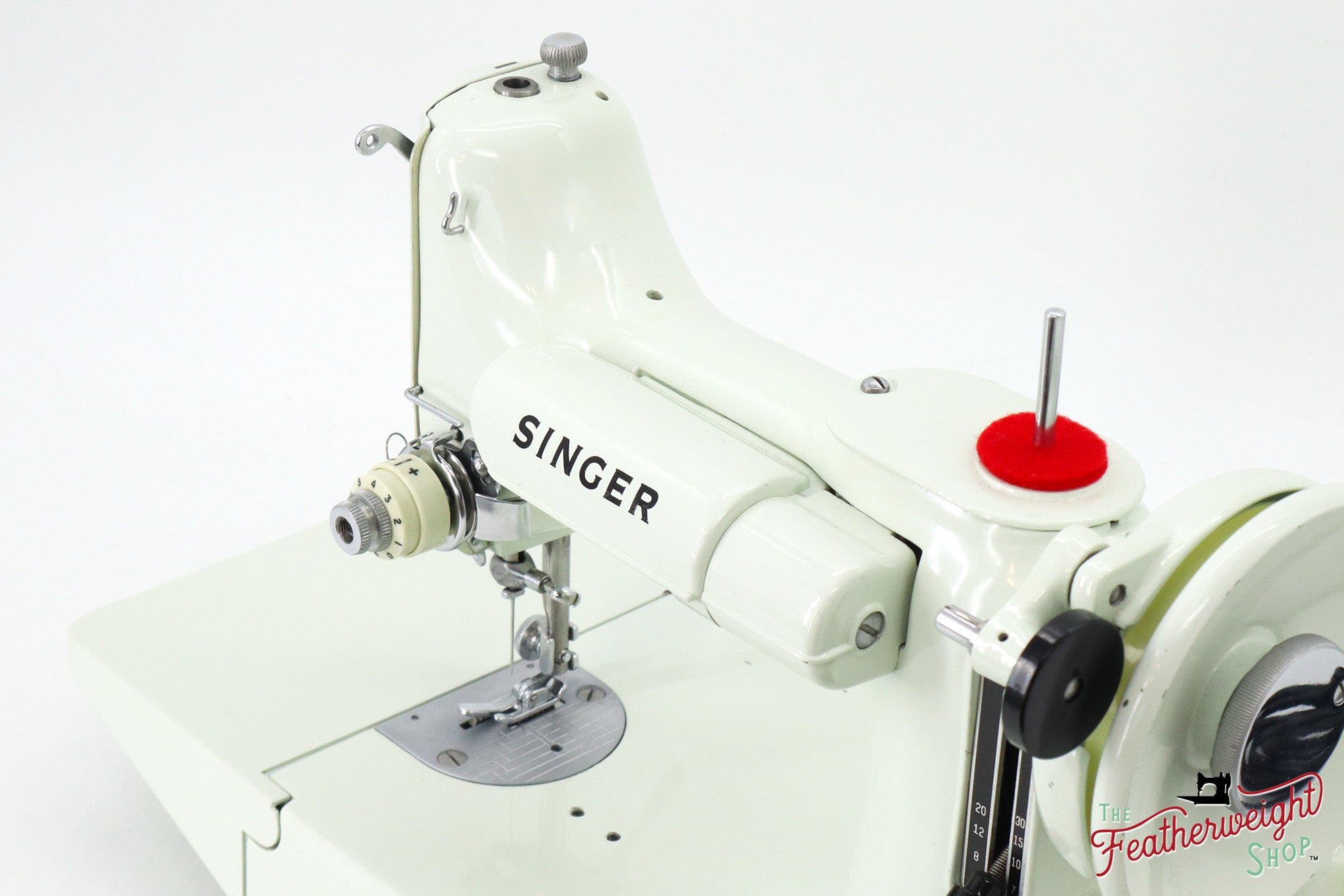 Singer Featherweight 221K Sewing Machine, WHITE - EV887***