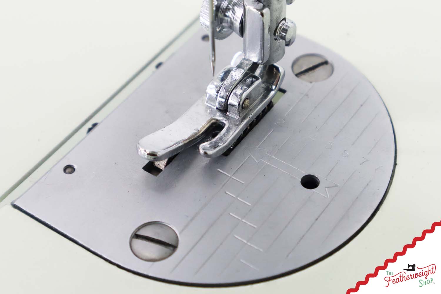 Singer Featherweight 221K Sewing Machine, British WHITE EV999***