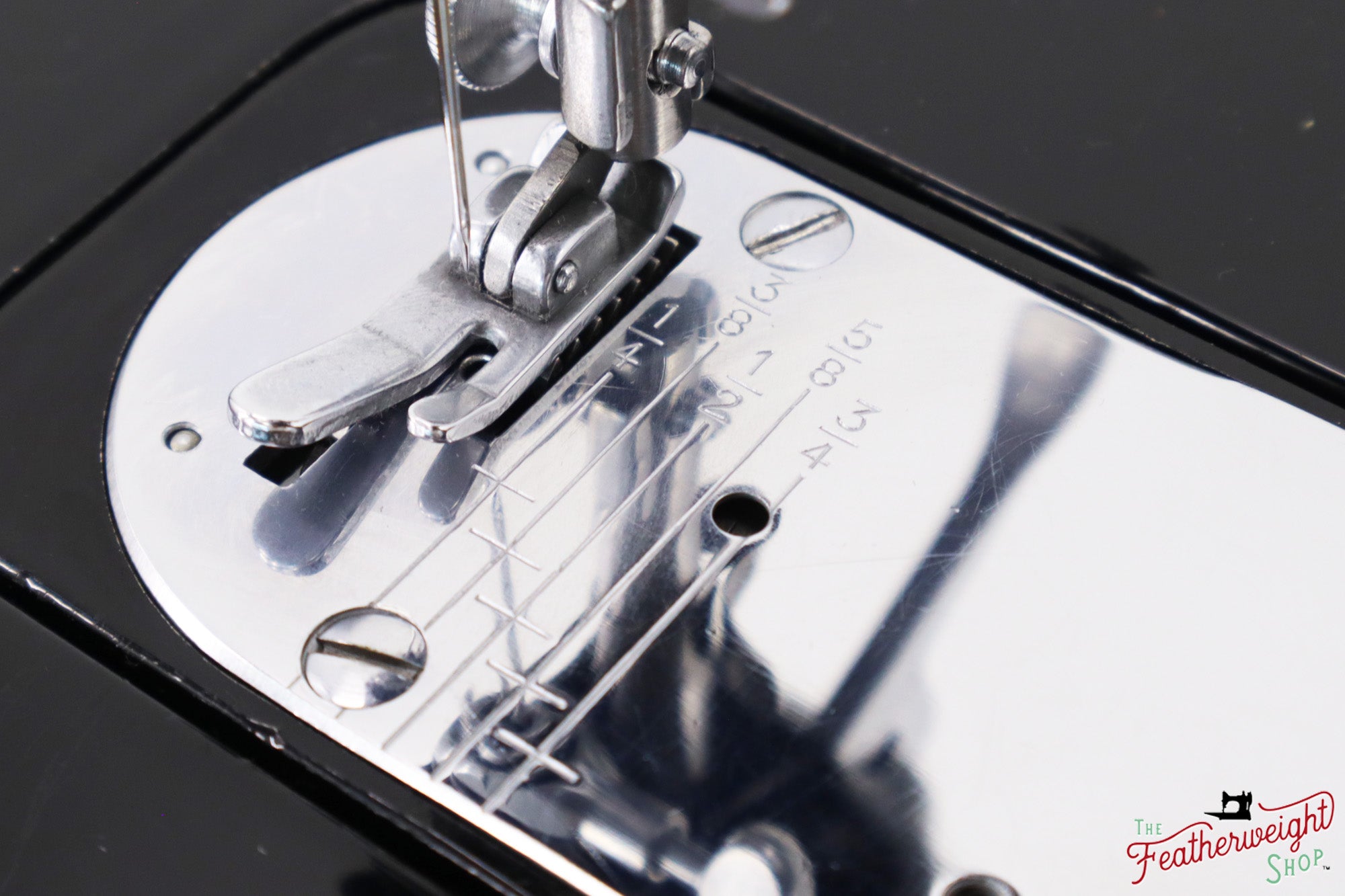 Singer Featherweight 222K Sewing Machine - EM9596**, 1957