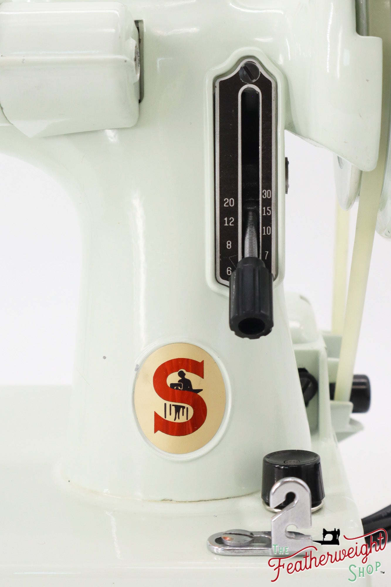 Singer Featherweight 221K Sewing Machine, WHITE - EV9052**