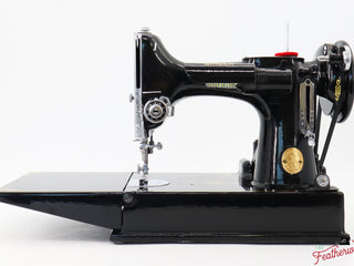Load image into Gallery viewer, Singer Featherweight 221K Sewing Machine, French EG350***