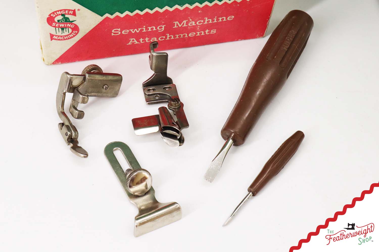 Singer Featherweight 221K Sewing Machine, WHITE - EV9584**