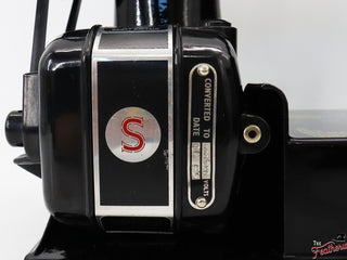 Load image into Gallery viewer, Singer Featherweight 221K Sewing Machine, 1952 - EH376***