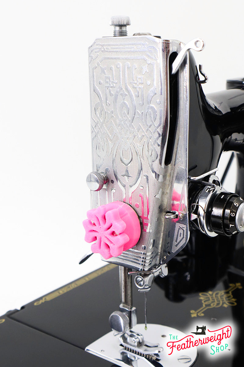 Thread Cutter, Magnetic Flower PINK