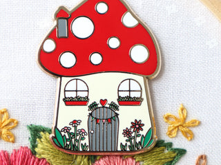 Load image into Gallery viewer, Needle Minder, Woodland Mushroom House by Flamingo Toes