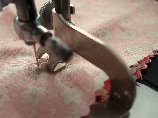 Hemstitching Veining Attachment, Singer (Vintage Original) - Older Style