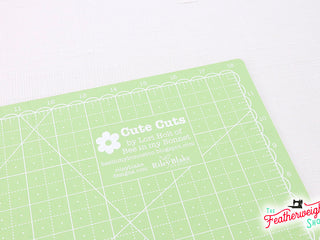 Load image into Gallery viewer, Cutting Mat, 12&quot; x 18&quot; Lori Holt Cute Cuts Reversible (Green &amp; Blue)