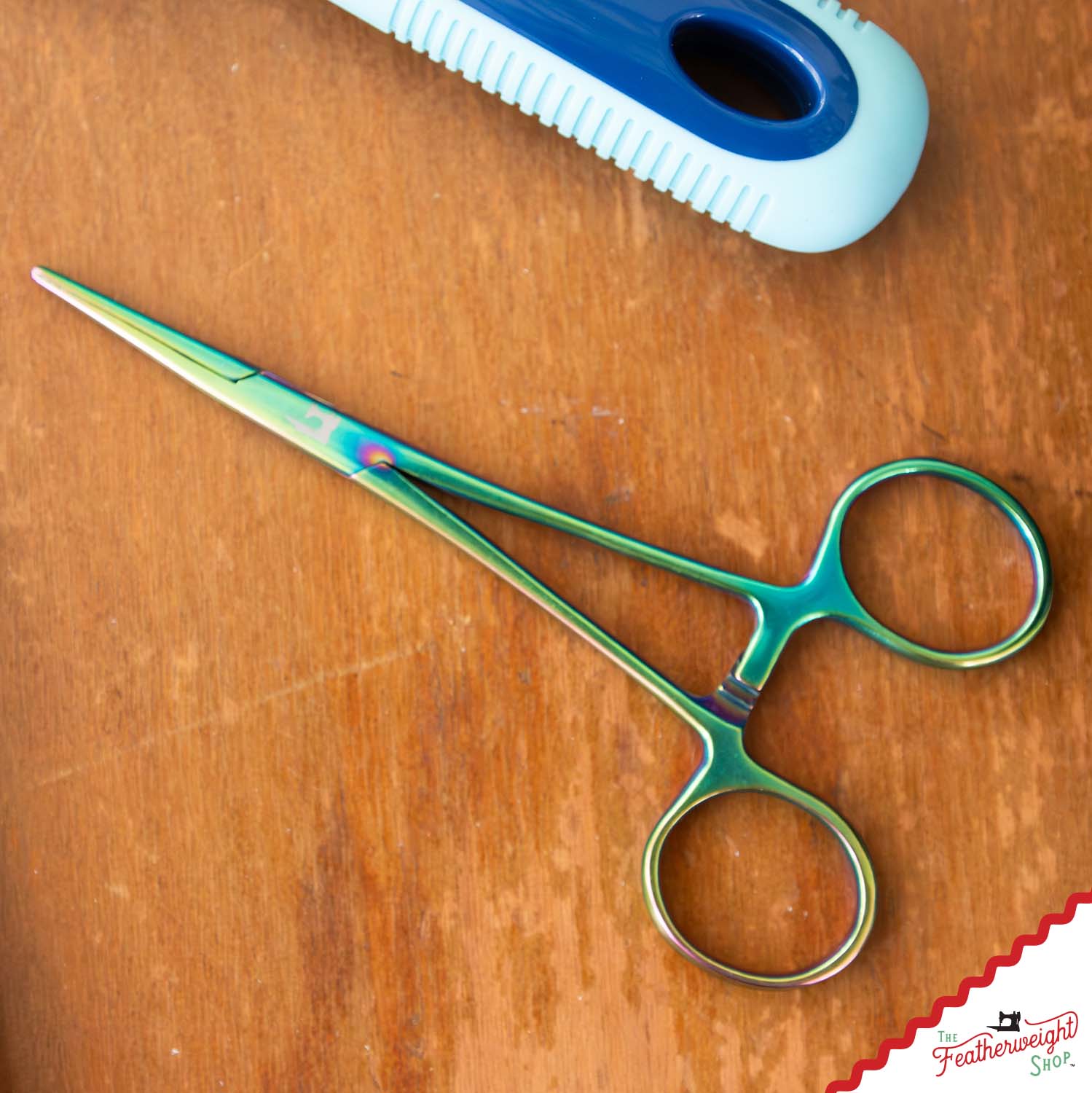 Thread-O-Stat, IRIDESCENT GREEN Featherweight Thread Grabber