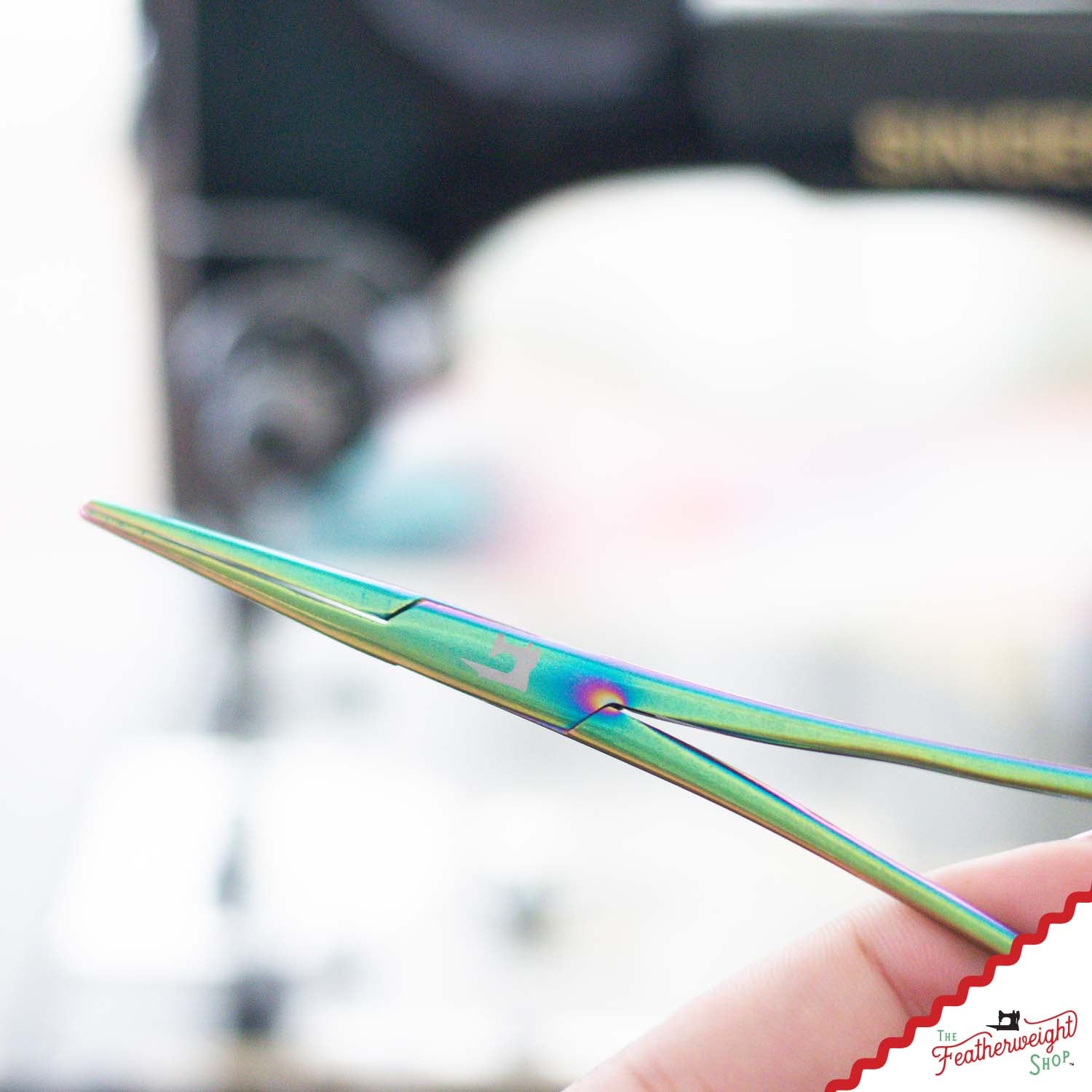 Thread-O-Stat, IRIDESCENT GREEN Featherweight Thread Grabber