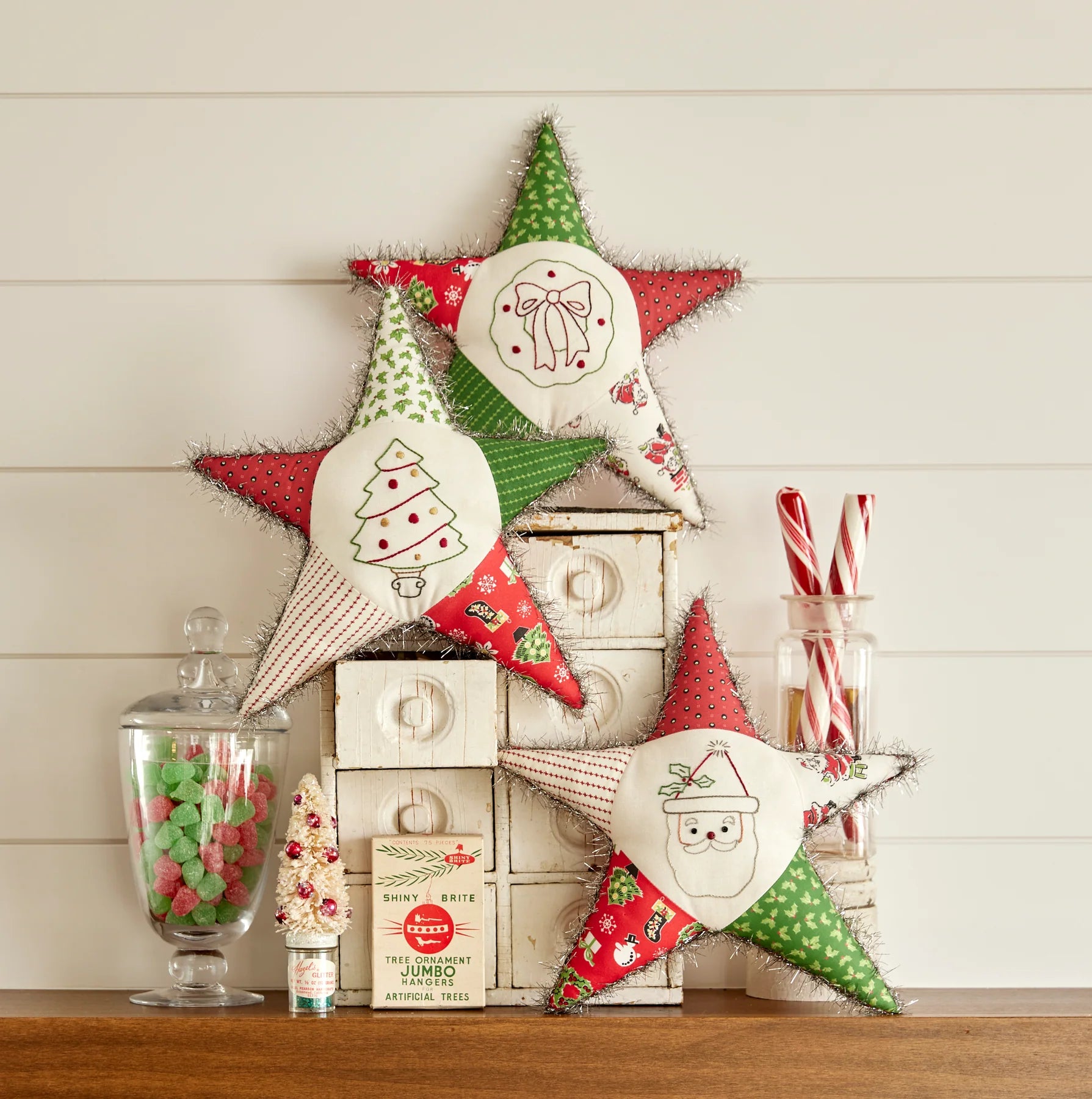 PATTERN, Christmas Red & Green Embroidered Star Pillows by Buttermilk Basin