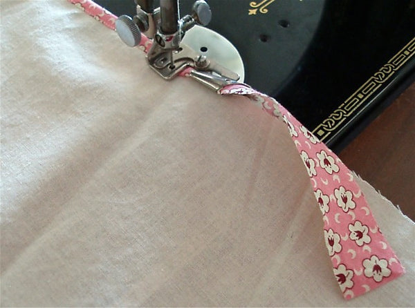 Singer Featherweight 221 Bias Binder Attachment – The Singer ...