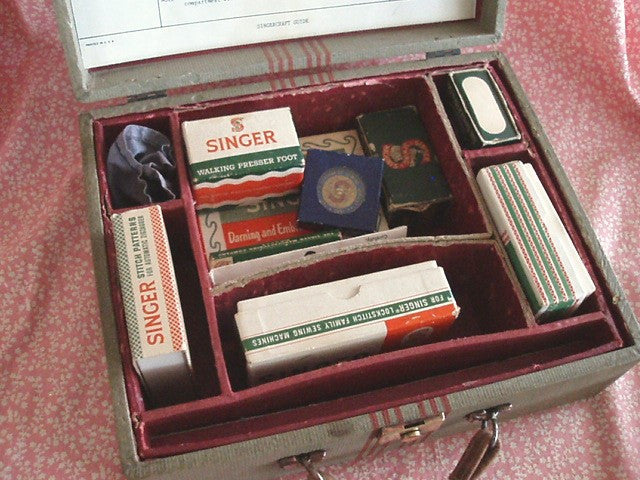Singer Fashion Aids Attachments Case (Vintage Original)