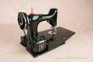Singer Featherweight 221 Sewing Machine, CHICAGO BADGE 1934 AD543***