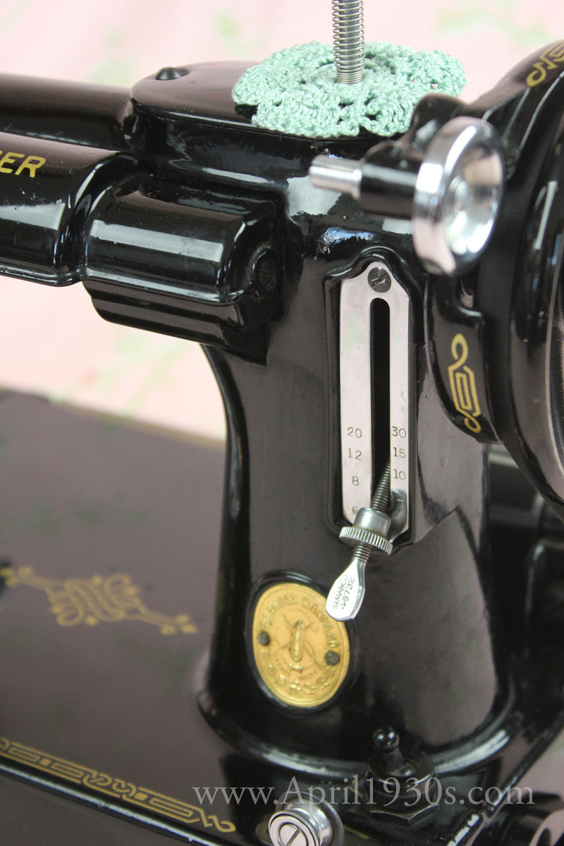 Singer Featherweight 221K Sewing Machine, French EF908***